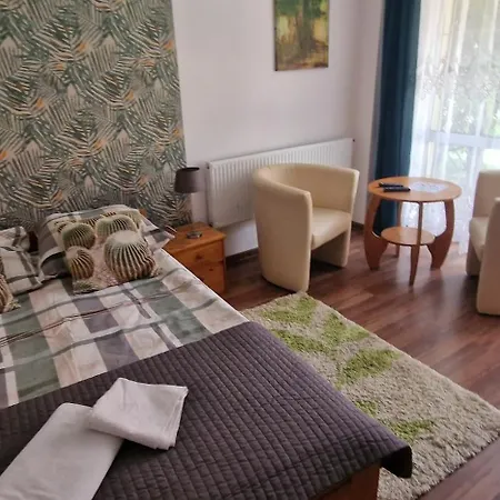 Ferienwohnung Cudowny Zakatek Z Ogrodem I Basenem Bukwica  Zimmer foto